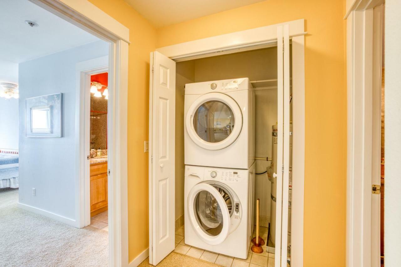 Beach Views Apartment Westport Luaran gambar