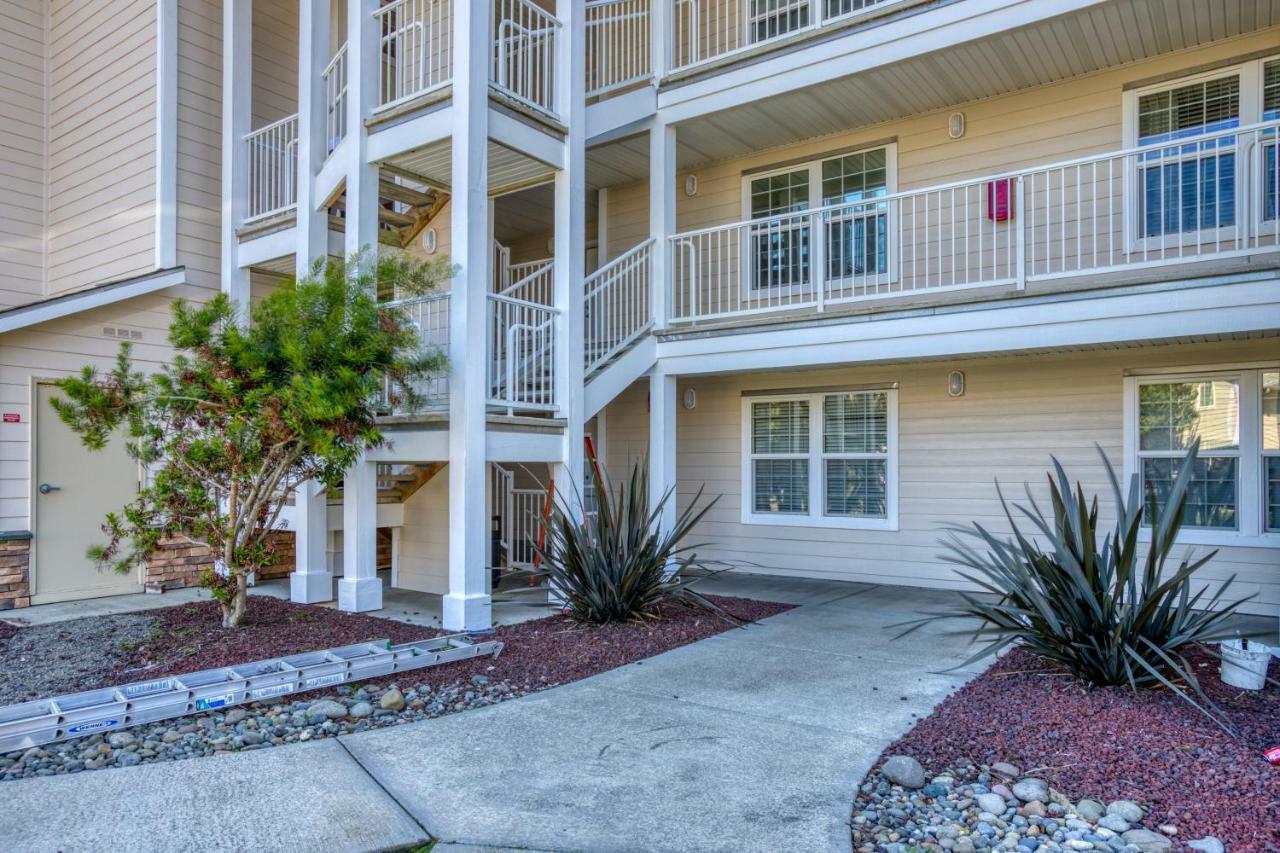 Beach Views Apartment Westport Luaran gambar