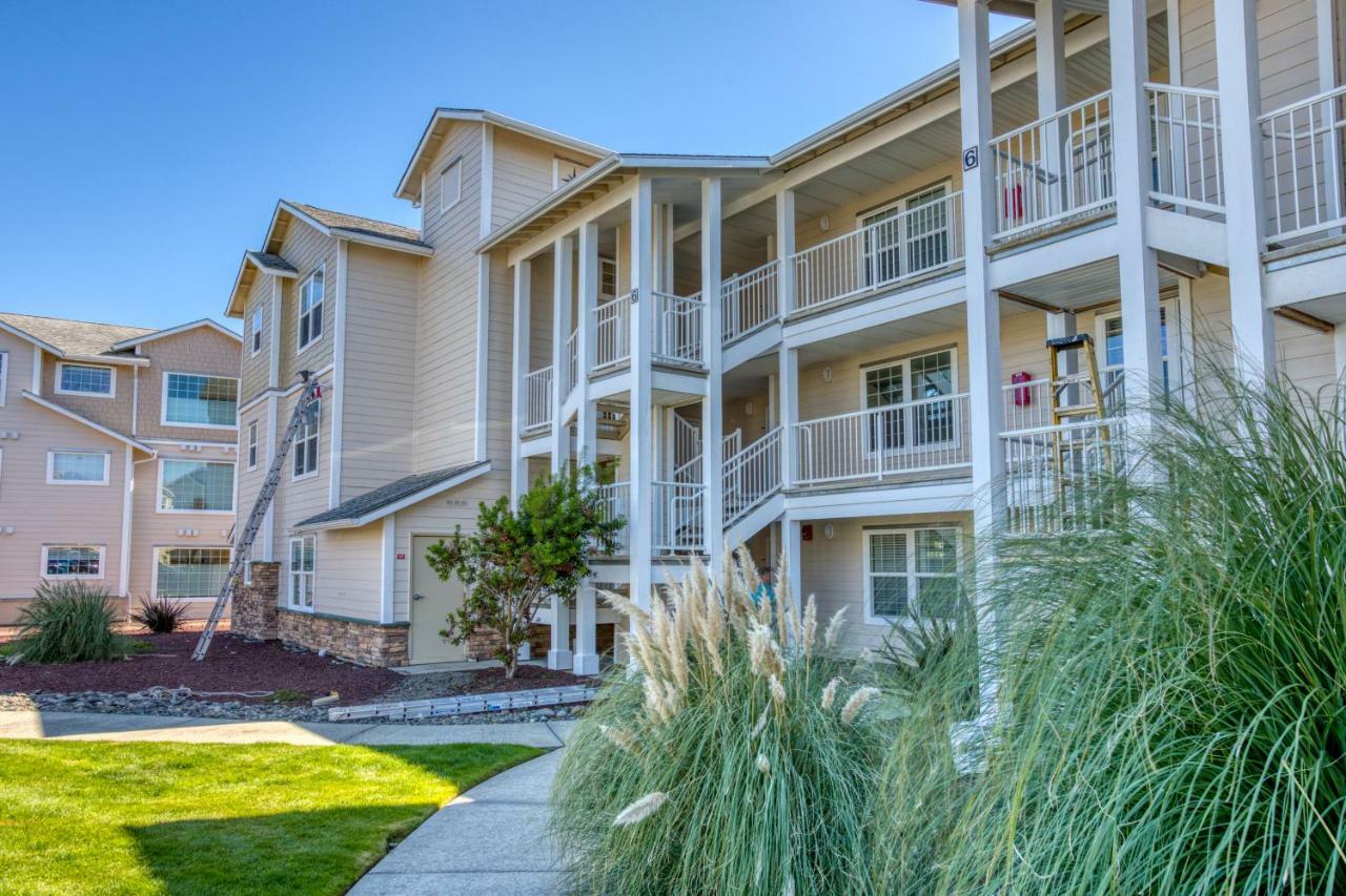 Beach Views Apartment Westport Luaran gambar