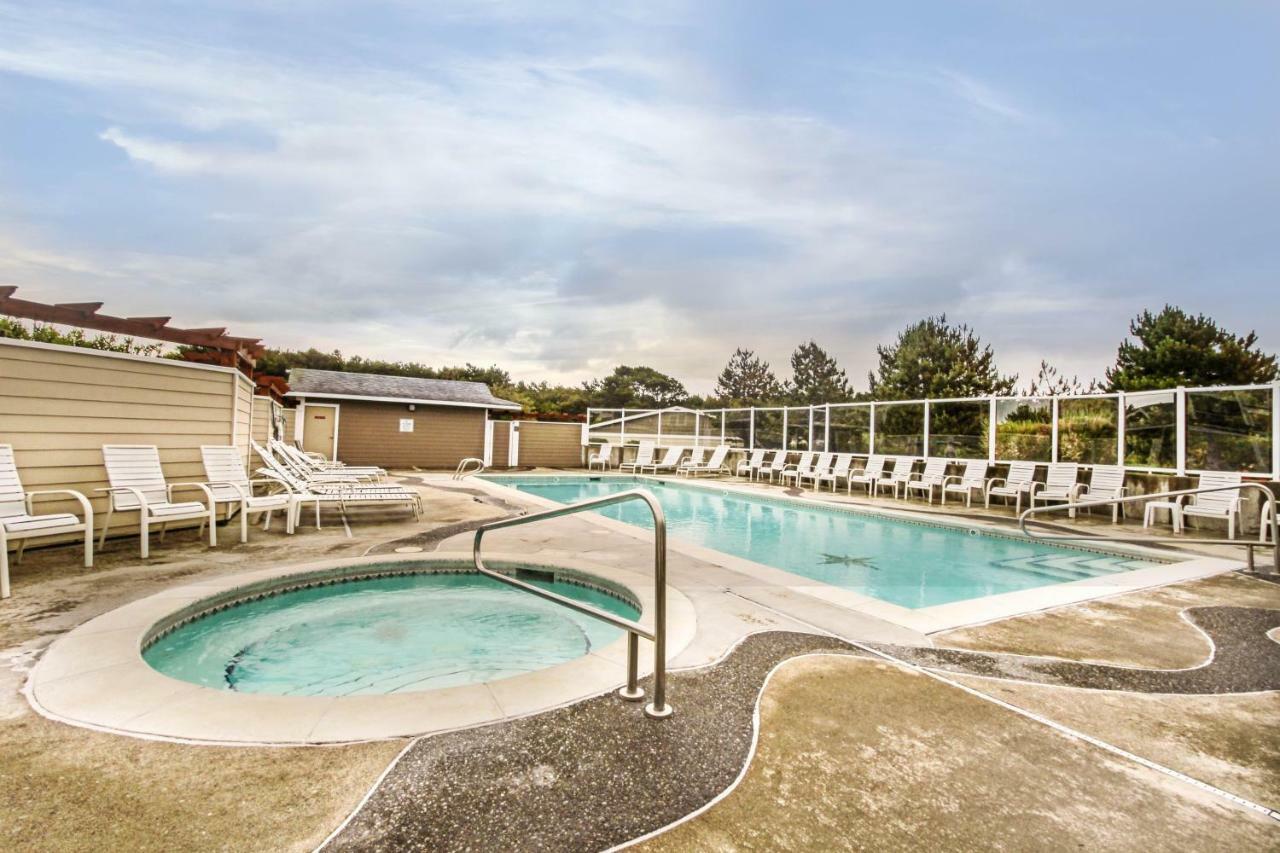 Beach Views Apartment Westport Luaran gambar